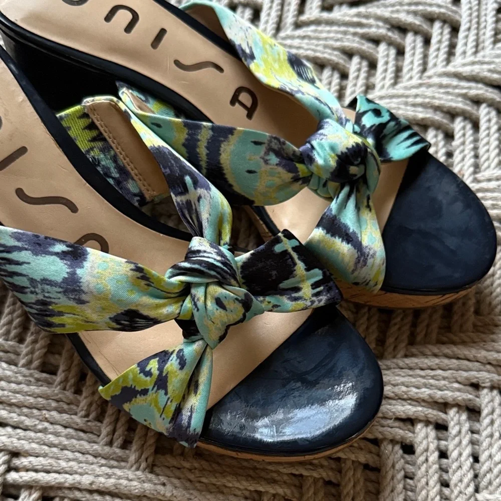 Unisa Blue Knot Platform Wedge Open Toe Sandals Women's 6.5
